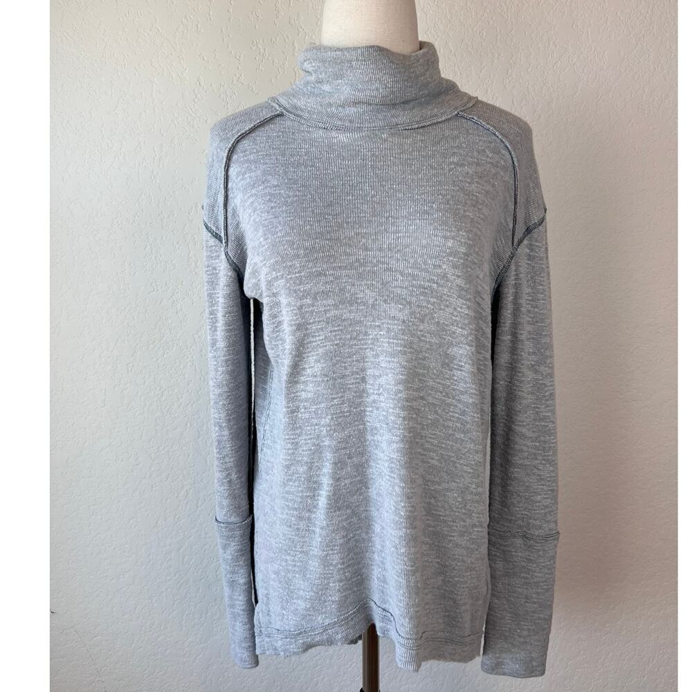 We The Free Free People Gray Turtle Neck Long Sleeve Top size Small